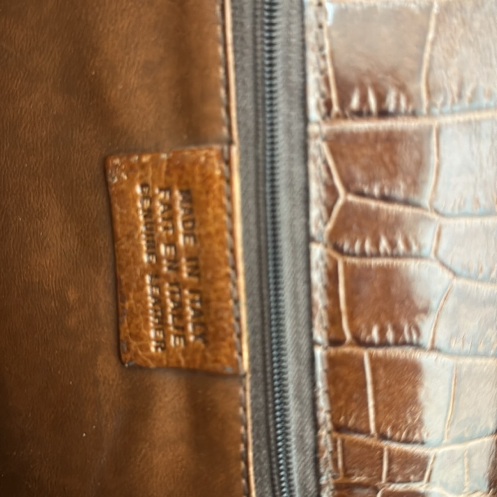 Italian Leather envelope clutch - removable strap and fabulous leather interior - Picture 6 of 8